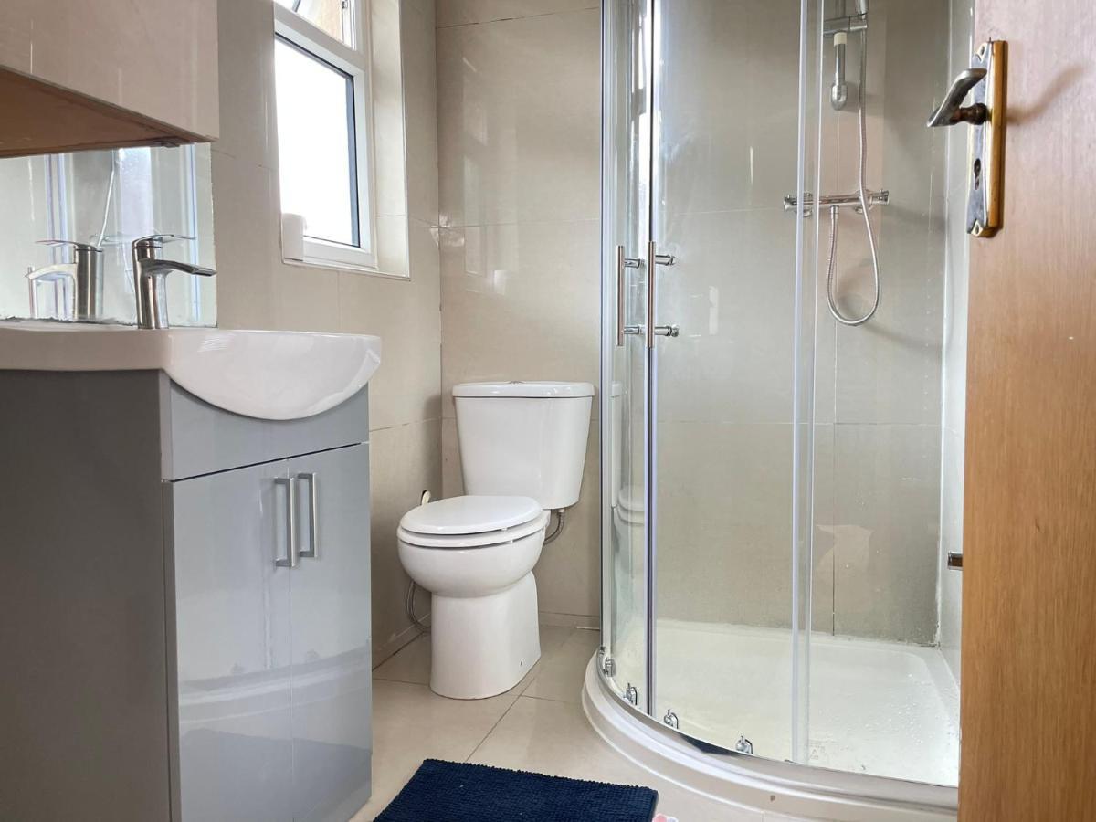 Private Room- Direct Travel Central/ Heathrow ลอนดอน ภายนอก รูปภาพ